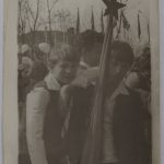 Комсомольцы на Октябрьской демонстрации 1980 г.