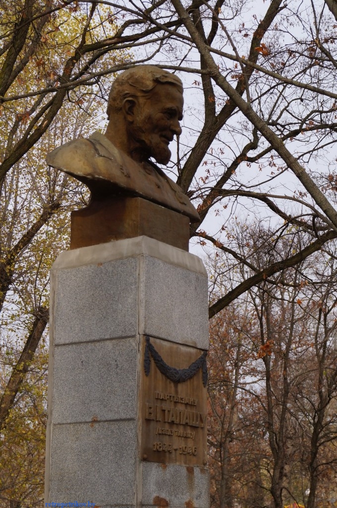фото памятника Деду Талашу 