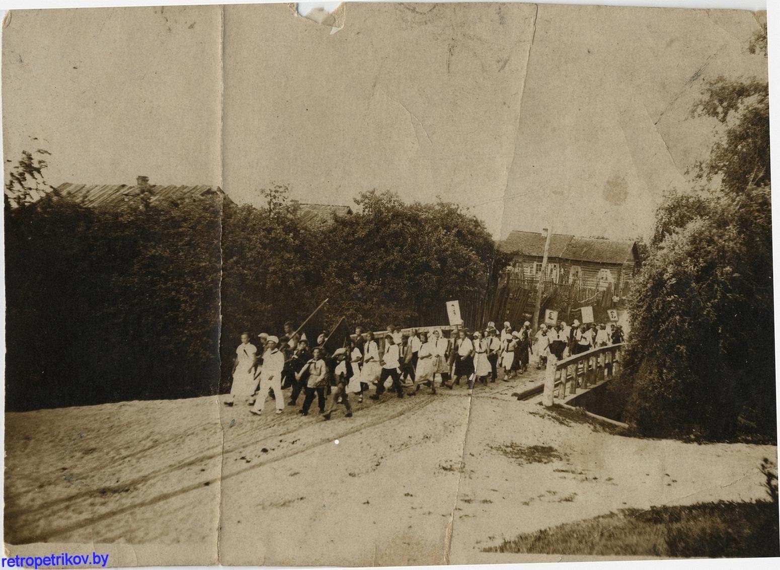 марш через мост комсомольцев в Белке