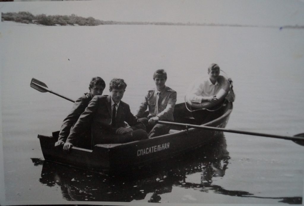 фото выпускников в лодке